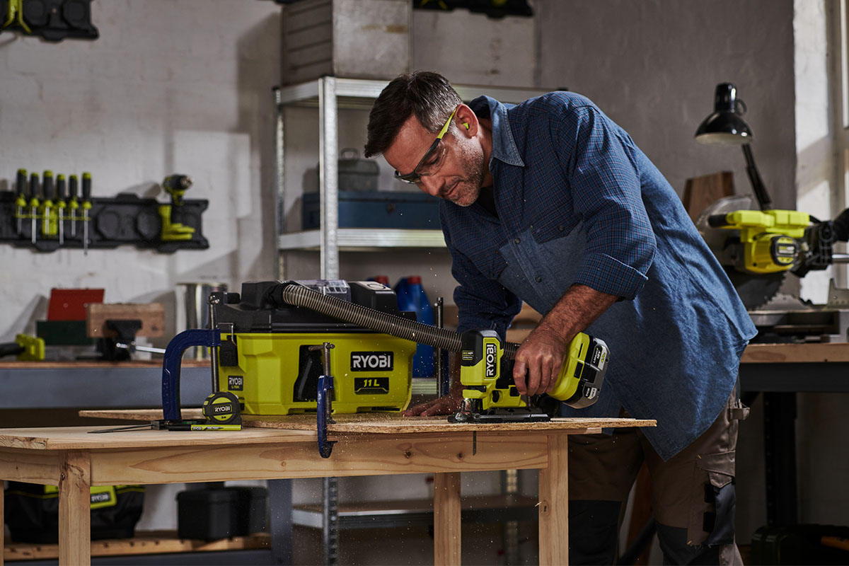 Hos Miljonlotteriet kan du vinna en sticksåg 18V ONE+HP från Ryobi.