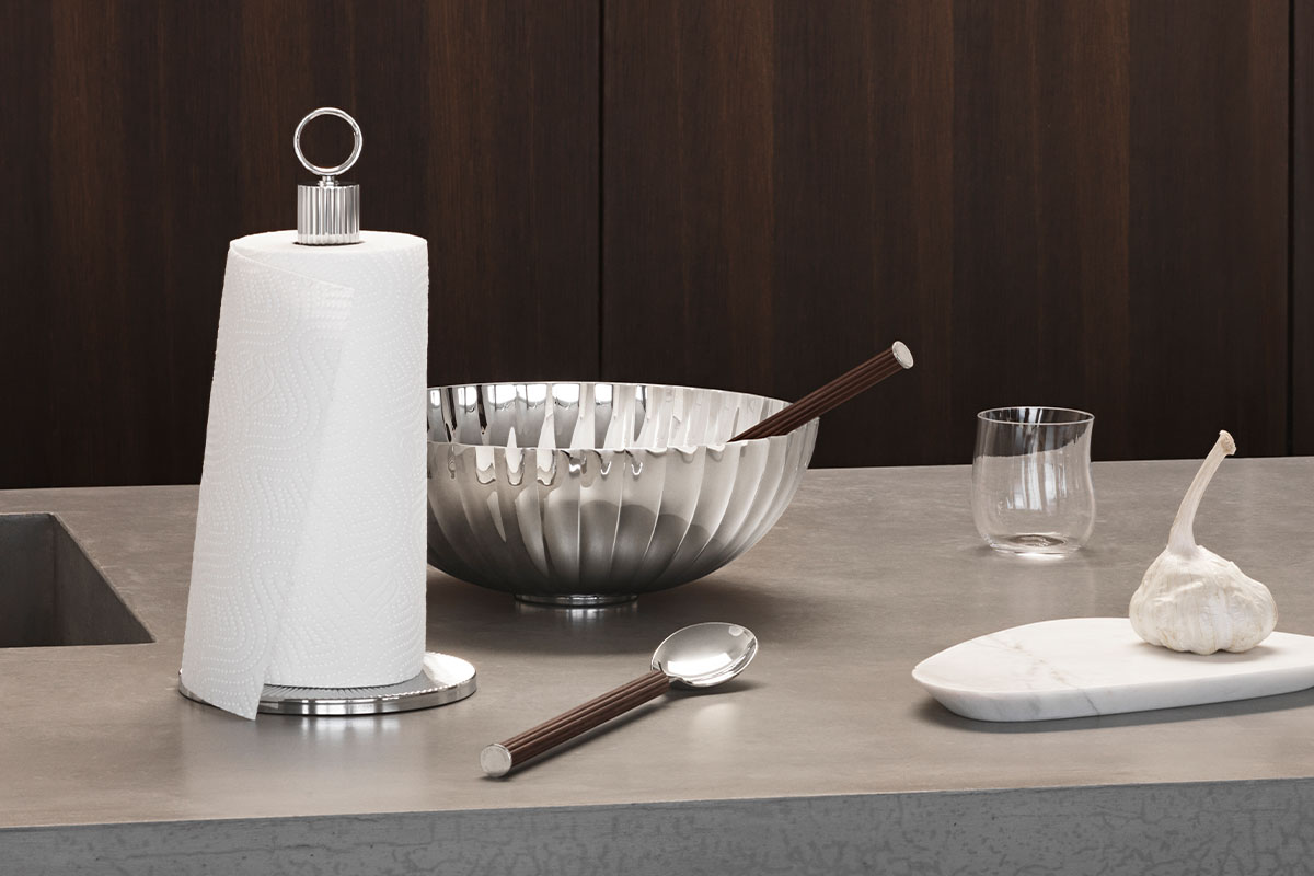 Hos Miljonlotteriet kan du vinna en hushållspappershållare från Georg Jensen.